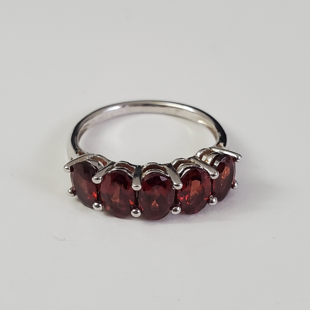 Watch Video / Sterling Silver 925 Five-Stone Garnet Band Ring